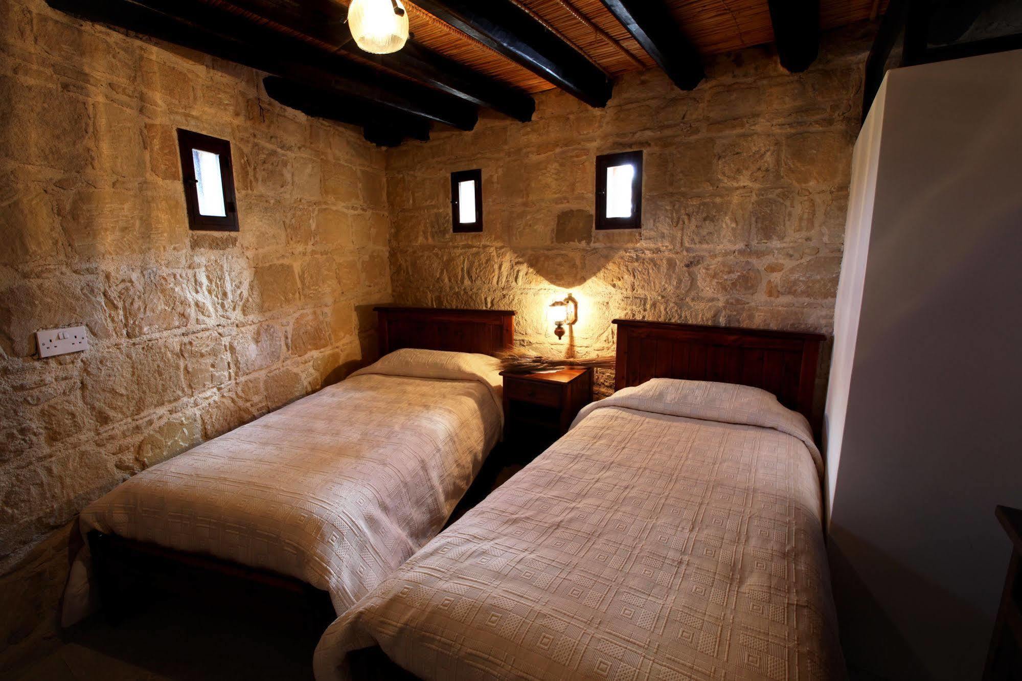 Leonidas Village Houses Goudhi エクステリア 写真