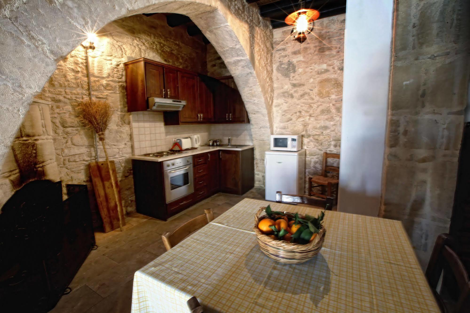 Leonidas Village Houses Goudhi エクステリア 写真
